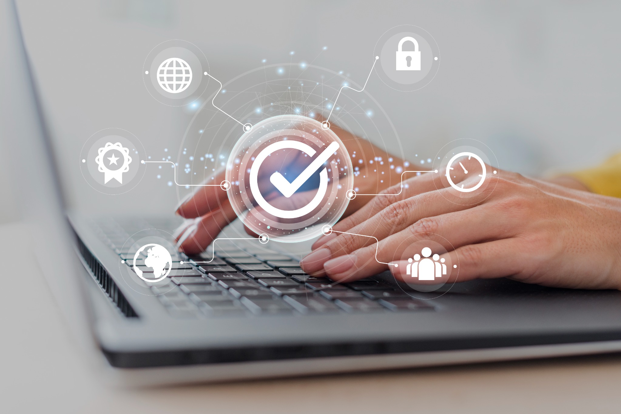 Profesional utilizando tecnología para control de calidad